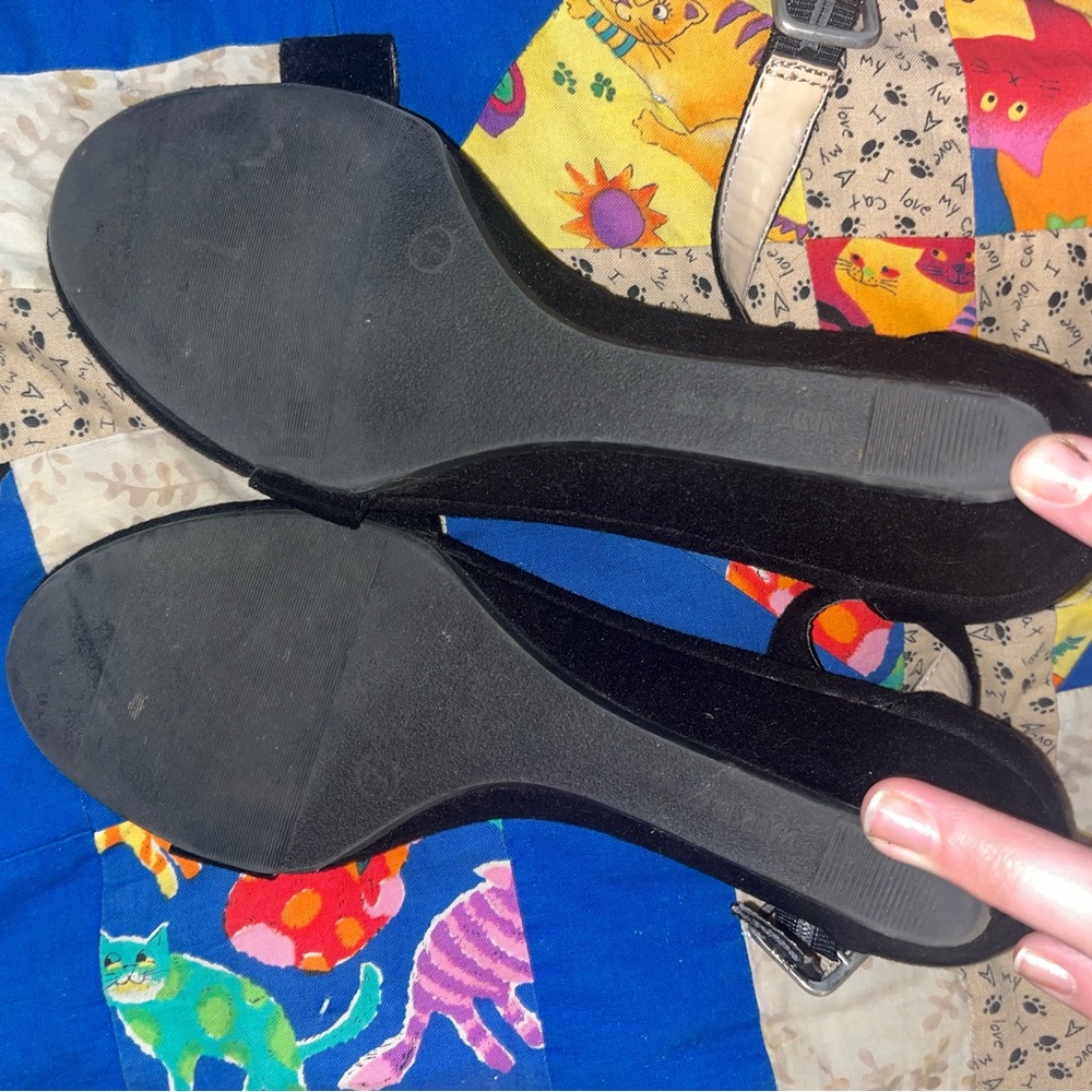 🚨LAST CHANCE Short Black Suede Wedge - Picture 2 of 8